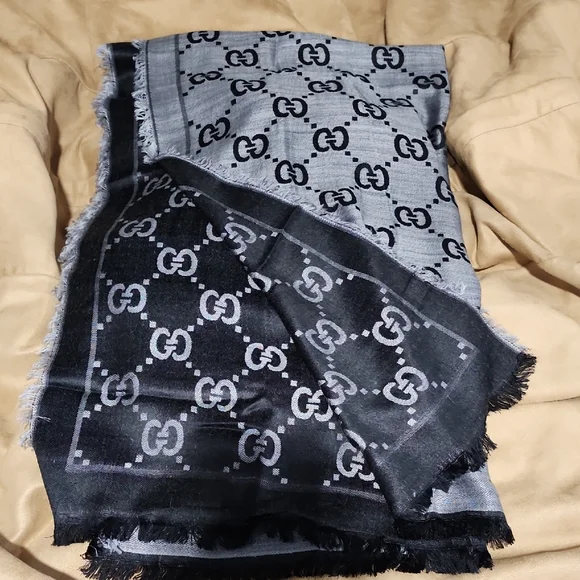 Gucci Black and Gray Scarf - Picture 3 of 3